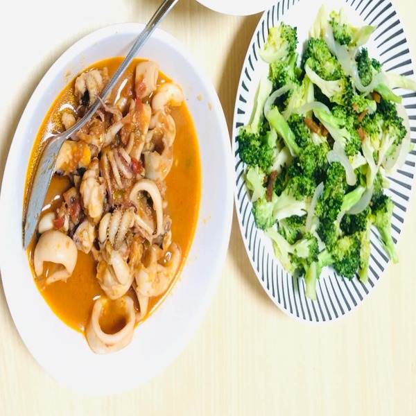 イカ料理とブロッコリー炒め