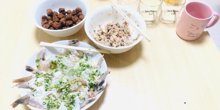 mainvisual:生エビサラダととりにくサラダ